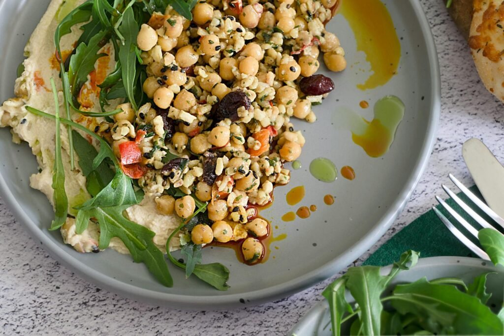 Mediterranean chickpea salad para el viernes de abstinencia de carne