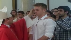 El Sacramento de la Confirmación: un llamado a Ser Testigos Valientes de Cristo