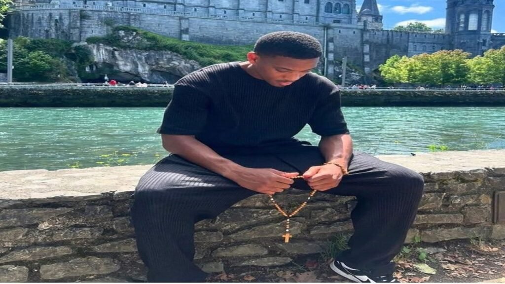 Anthony Martial rezando