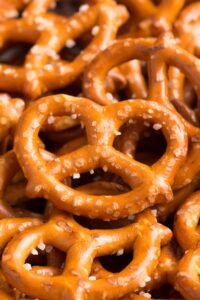 Pretzels para la Fiesta de Santa Mónica: Un Símbolo de Oración