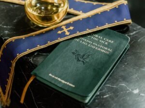 El Sacramento de la Unción de los Enfermos: Consuelo de la Gracia Divina
