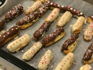 Éclairs de Chocolate: El Dulce Favorito de Santa Teresita
