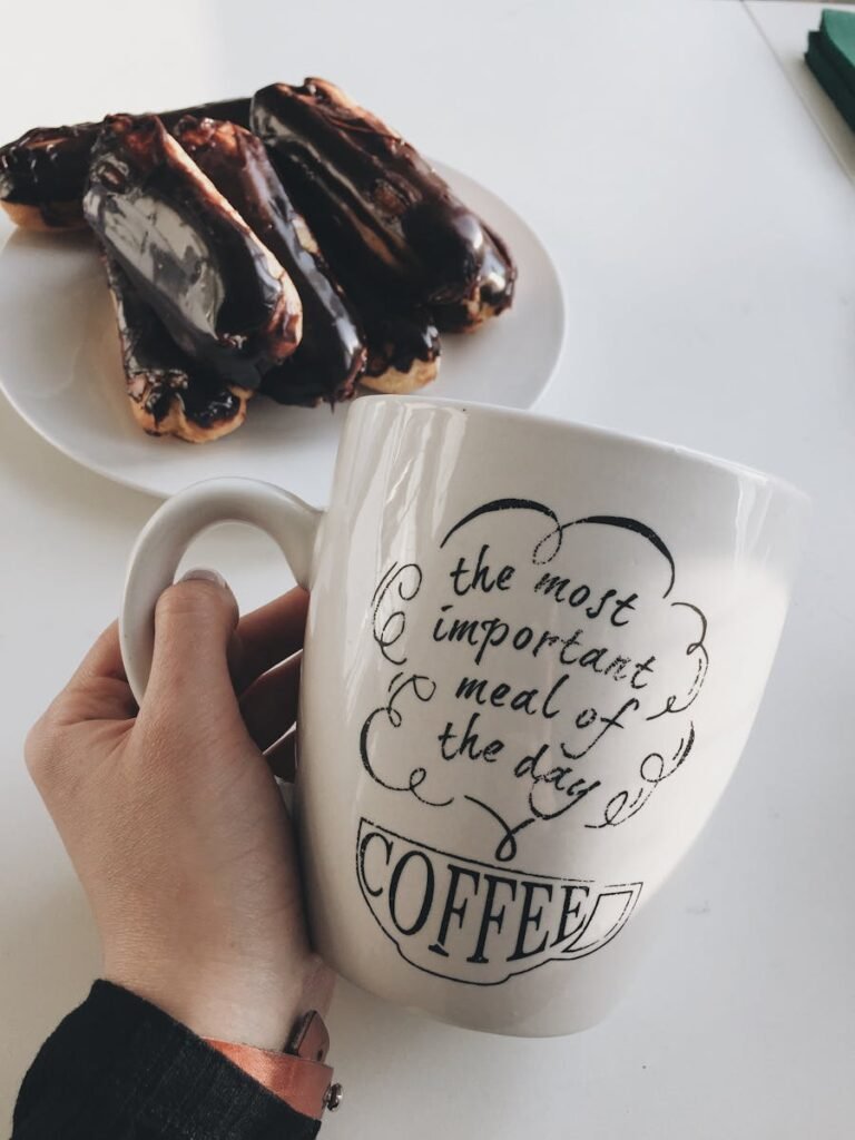 Éclairs de Chocolate: El Dulce Favorito de Santa Teresita